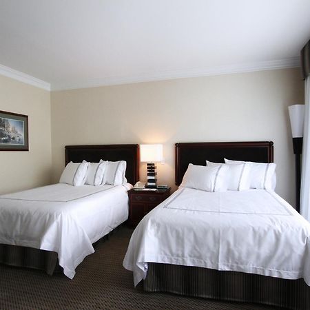 Granville Island Hotel Ванкувър Екстериор снимка