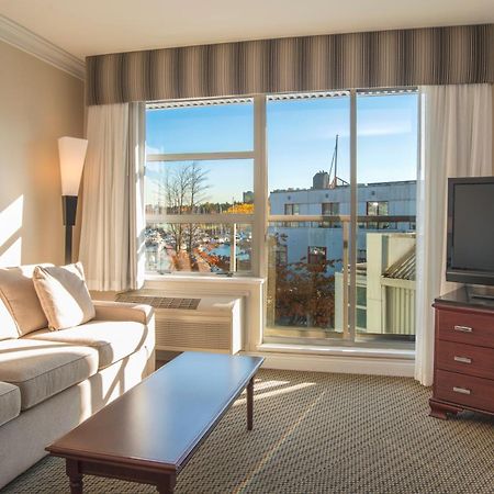 Granville Island Hotel Ванкувър Екстериор снимка