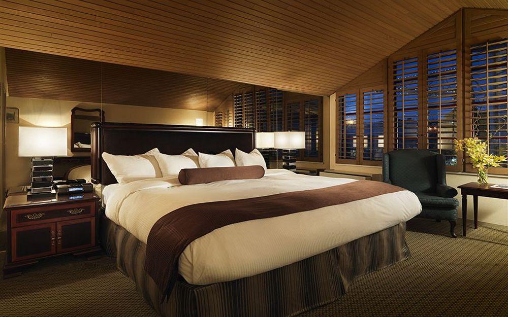 Granville Island Hotel Ванкувър Екстериор снимка