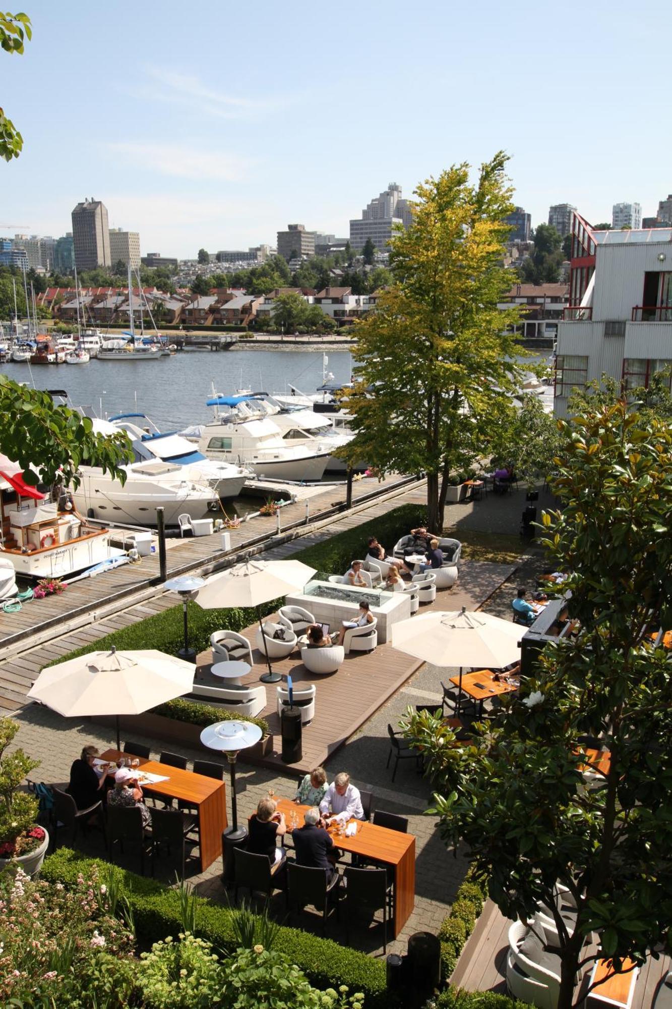 Granville Island Hotel Ванкувър Екстериор снимка