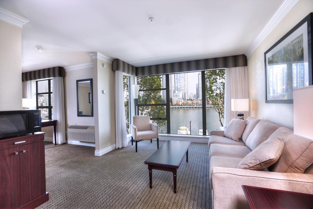 Granville Island Hotel Ванкувър Екстериор снимка