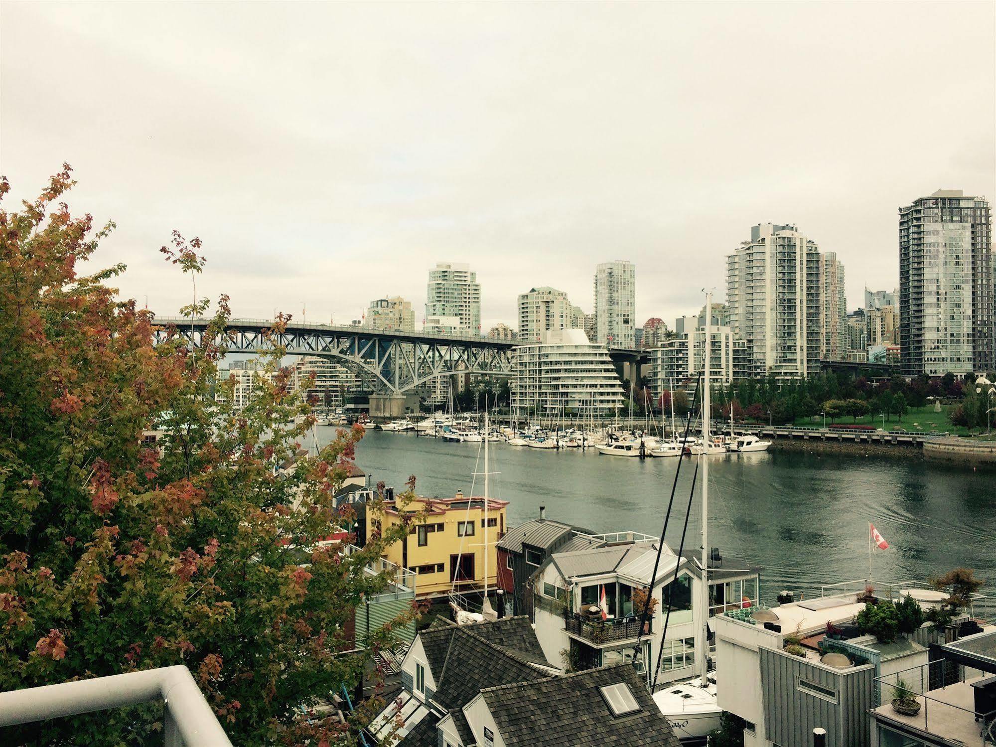 Granville Island Hotel Ванкувър Екстериор снимка