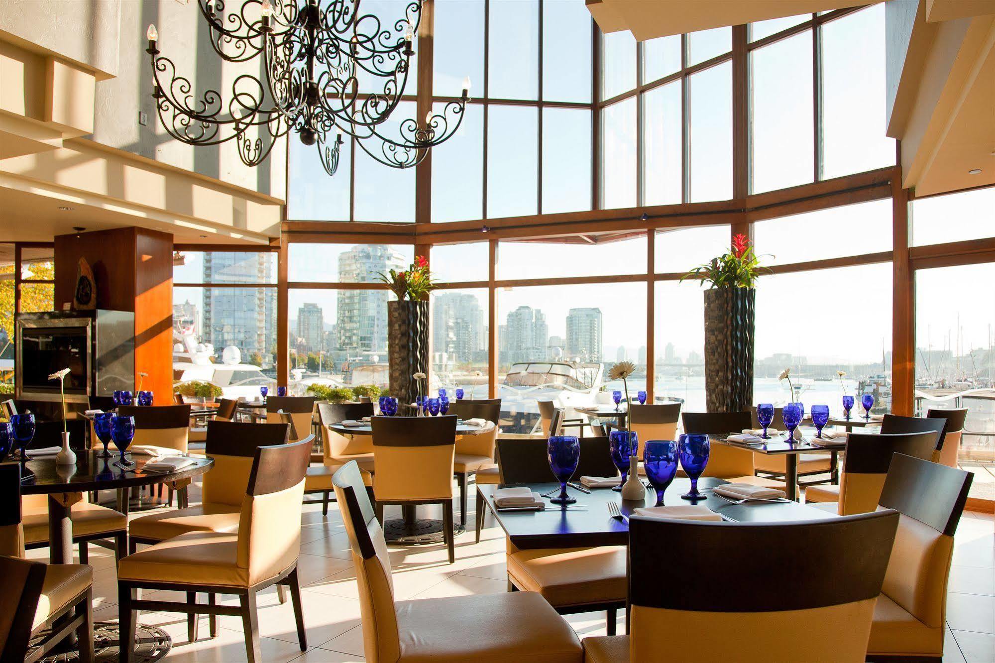 Granville Island Hotel Ванкувър Екстериор снимка