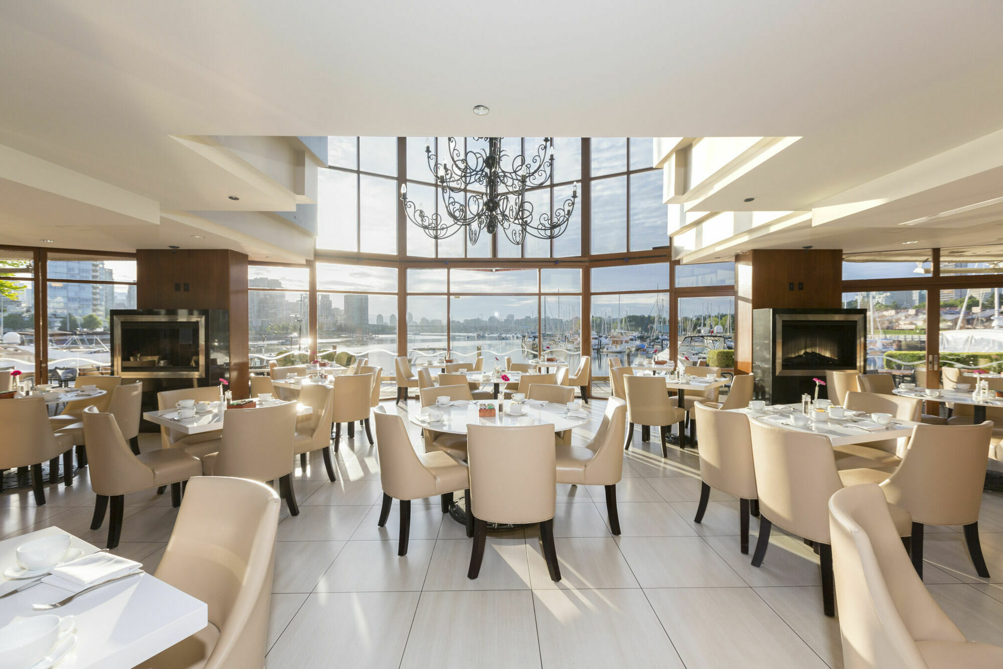 Granville Island Hotel Ванкувър Екстериор снимка